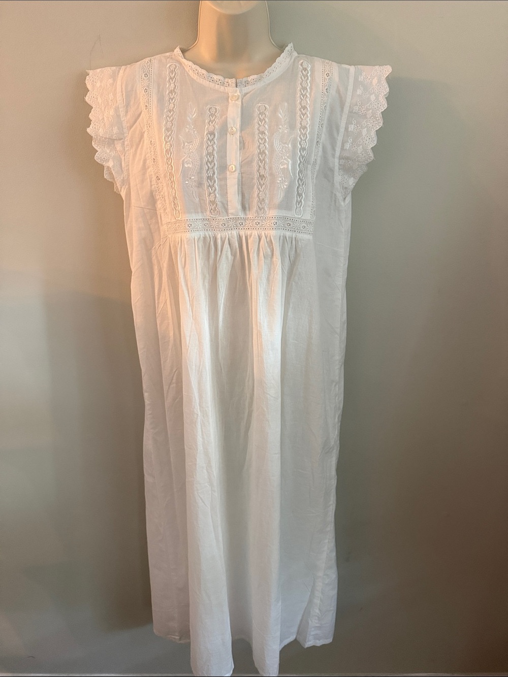Vintage Victorian Women’s White Cotton Embroidered eyelet Lace-Trim Nightgown